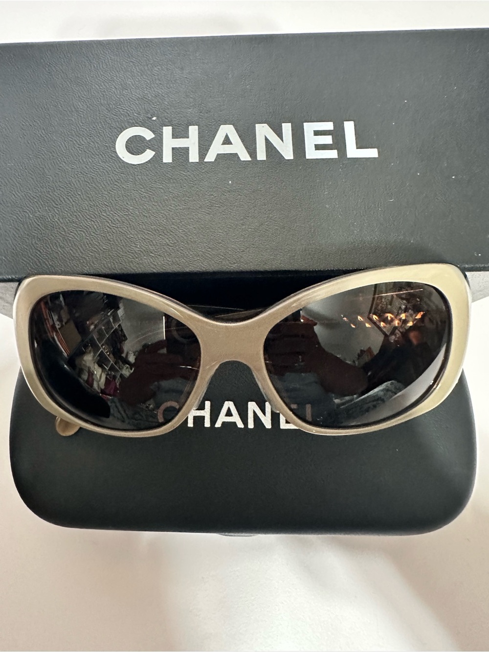 CHANEL ❤️🌟METALLIC BEIGE FRAME SUNGLASSES WITH DARK LENSES⭐️